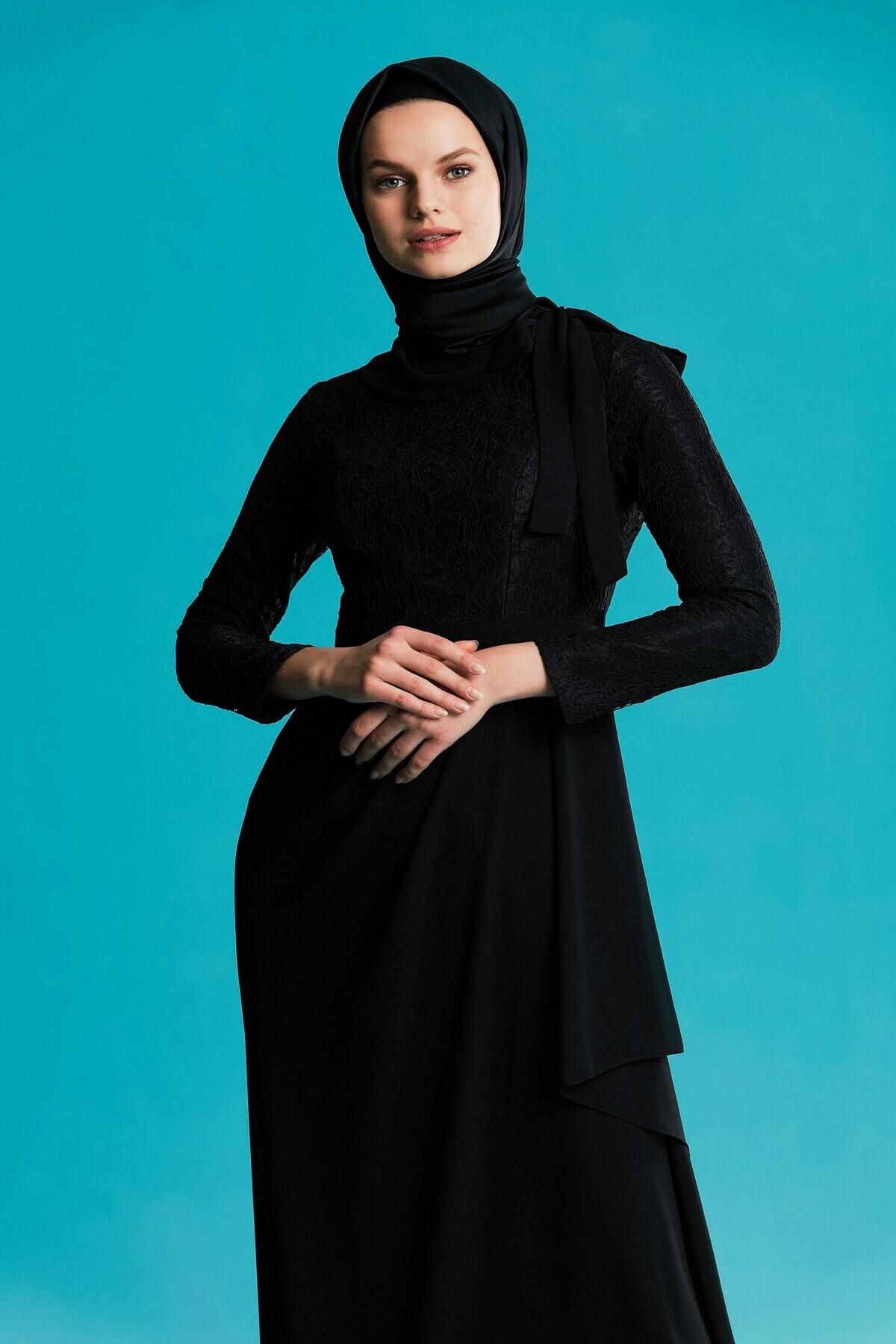 Women's Lace Detail Evening Dress