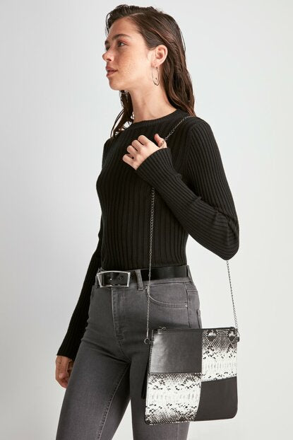 Women's Chain Strap Snake Pattern Black Bag