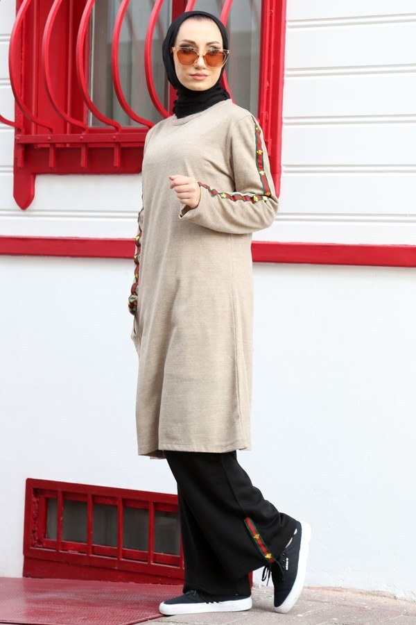 Women' Beige Tricot Tunic Black Pants Set